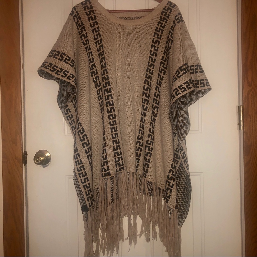 Aztec Cape Poncho - Picture 4 of 6